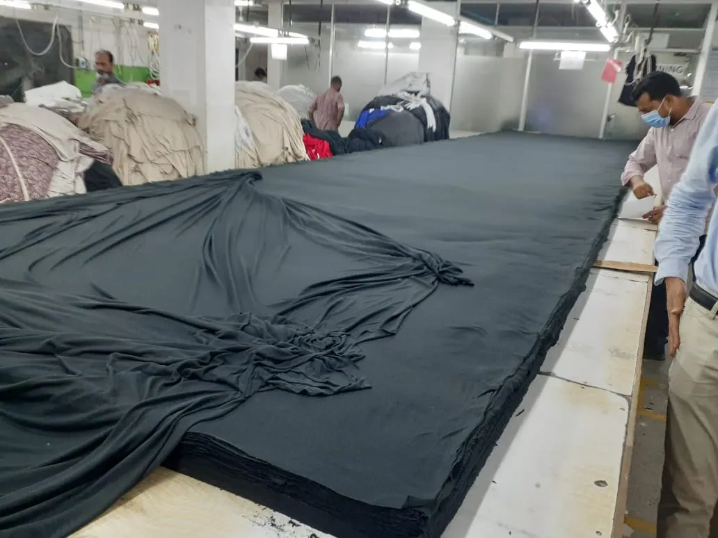 Clothing Manufacturer vs Wholesaler: Which Do You Need in 2026?